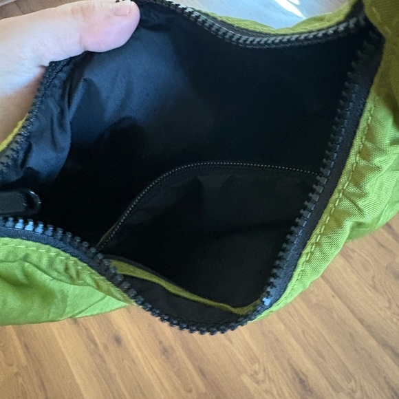 Baggu mini nylon shoulder bag in Avocado - Picture 6 of 6